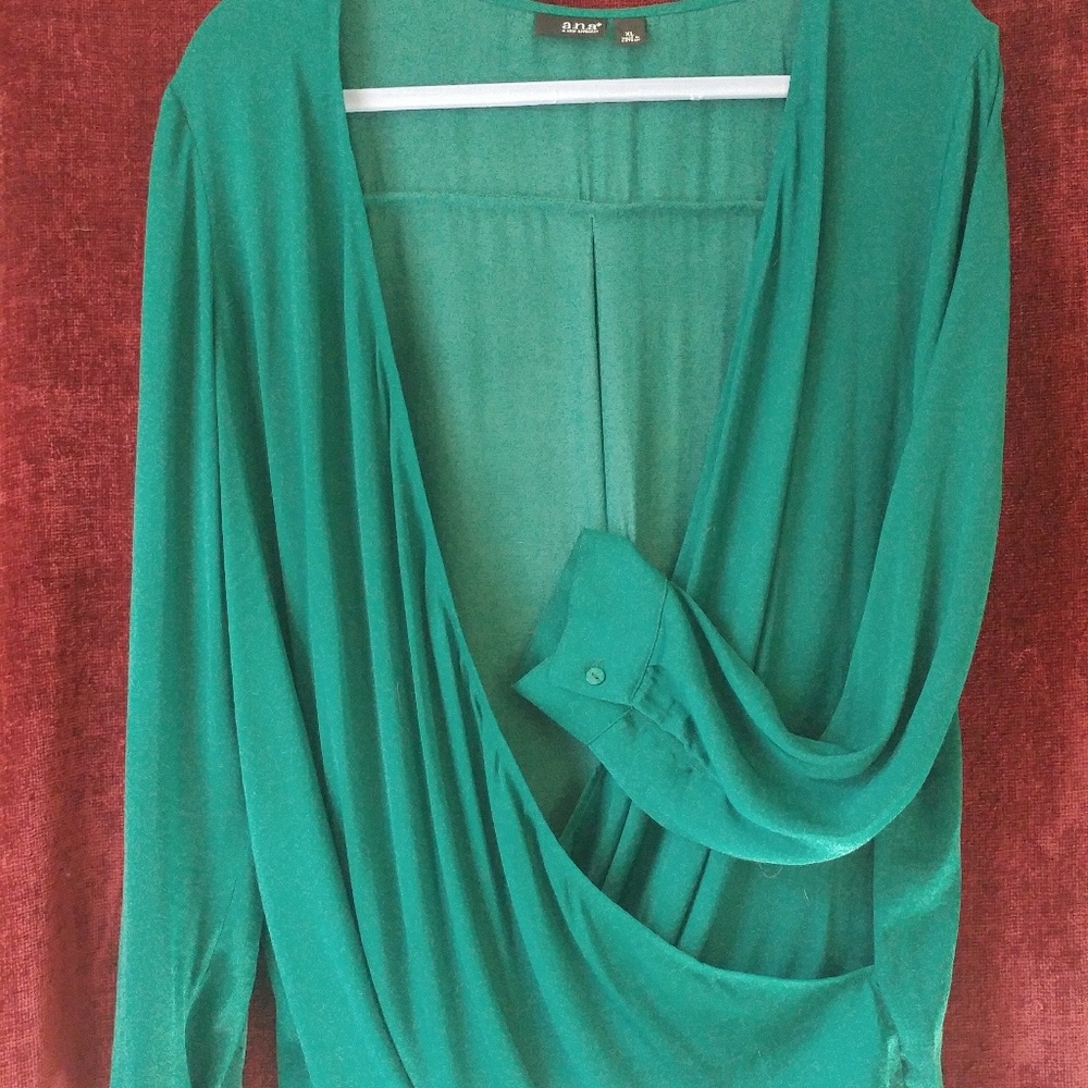🌸Ana green emerald blouse